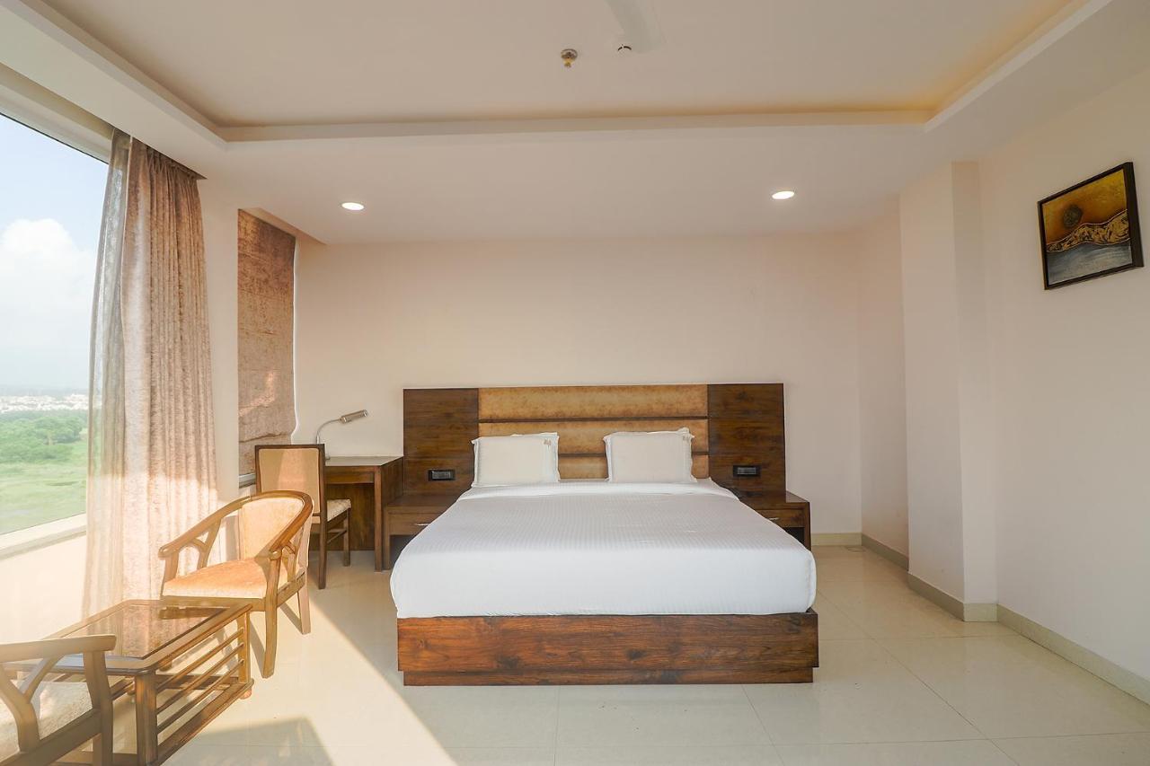 Fabhotel Mid Town Grand פנצ'קולה מראה חיצוני תמונה