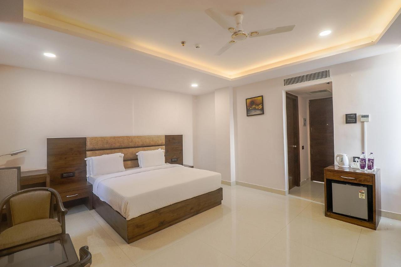 Fabhotel Mid Town Grand פנצ'קולה מראה חיצוני תמונה