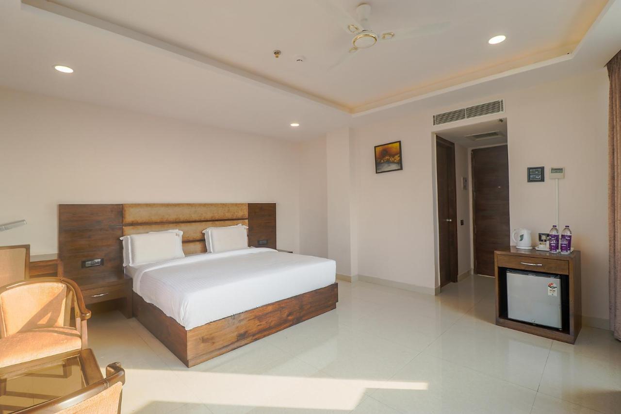 Fabhotel Mid Town Grand פנצ'קולה מראה חיצוני תמונה