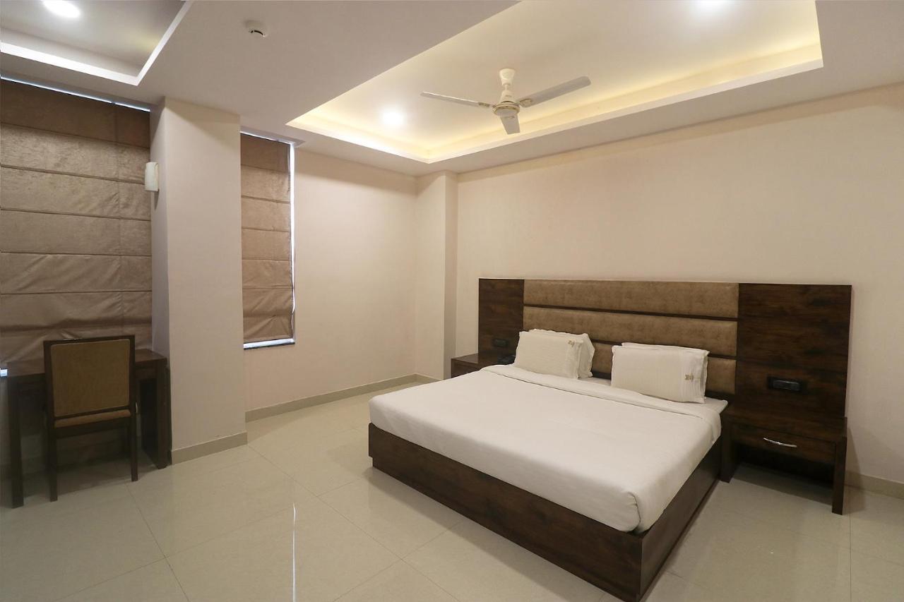 Fabhotel Mid Town Grand פנצ'קולה מראה חיצוני תמונה