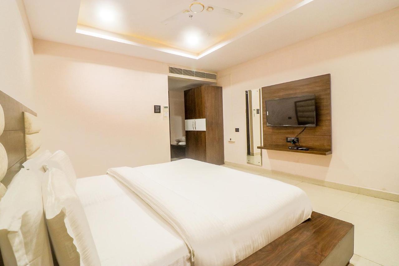 Fabhotel Mid Town Grand פנצ'קולה מראה חיצוני תמונה