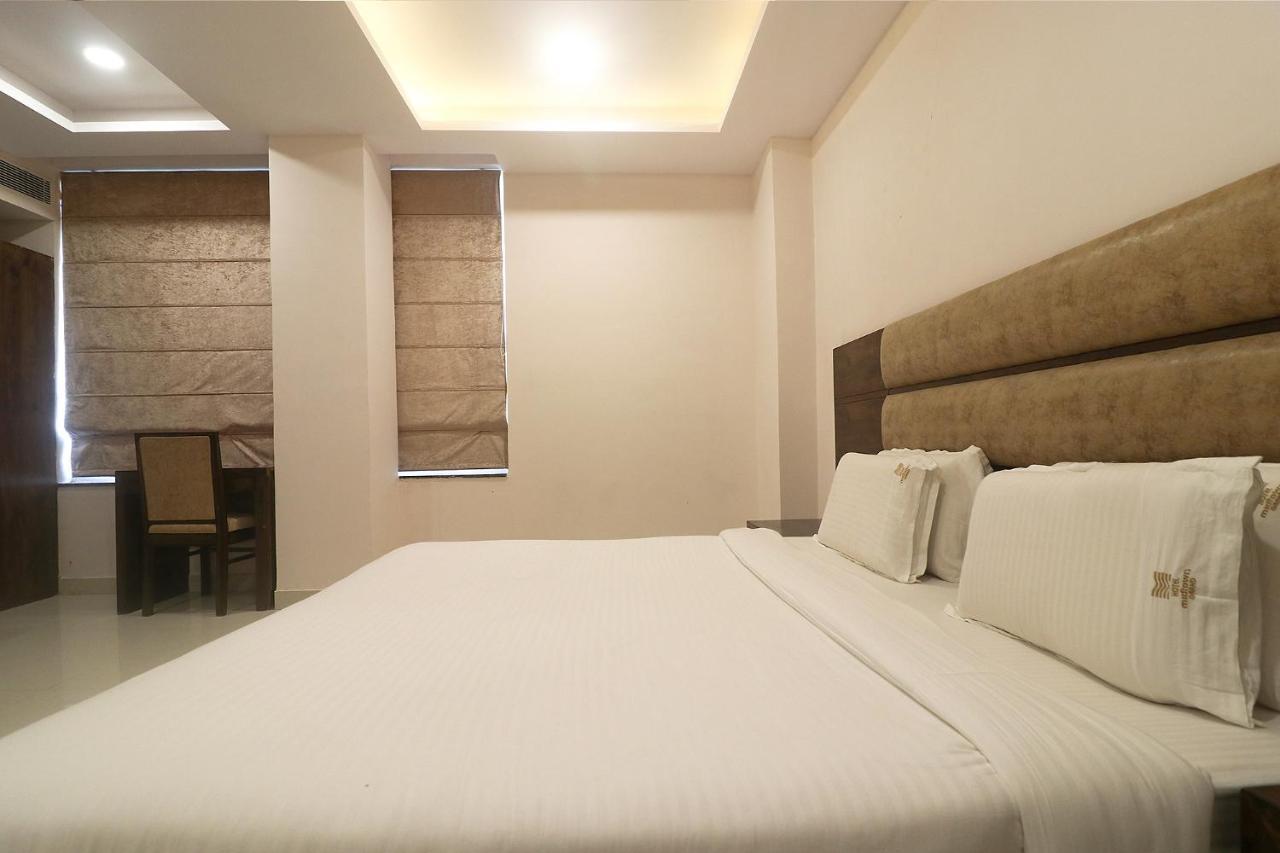 Fabhotel Mid Town Grand פנצ'קולה מראה חיצוני תמונה