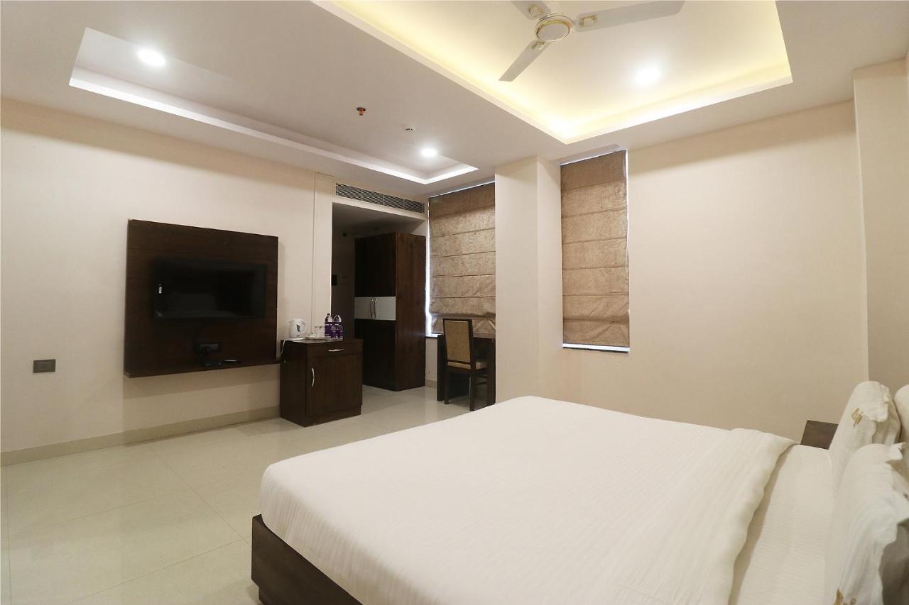 Fabhotel Mid Town Grand פנצ'קולה מראה חיצוני תמונה