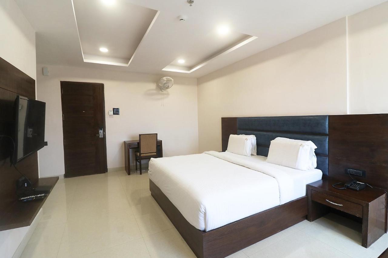 Fabhotel Mid Town Grand פנצ'קולה מראה חיצוני תמונה