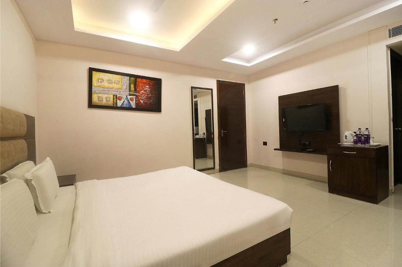 Fabhotel Mid Town Grand פנצ'קולה מראה חיצוני תמונה