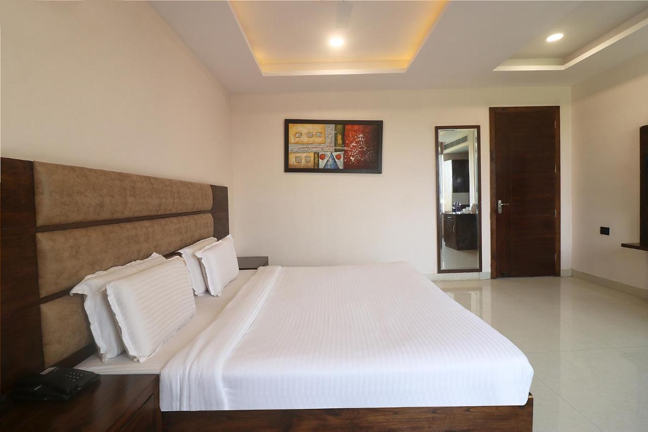 Fabhotel Mid Town Grand פנצ'קולה מראה חיצוני תמונה