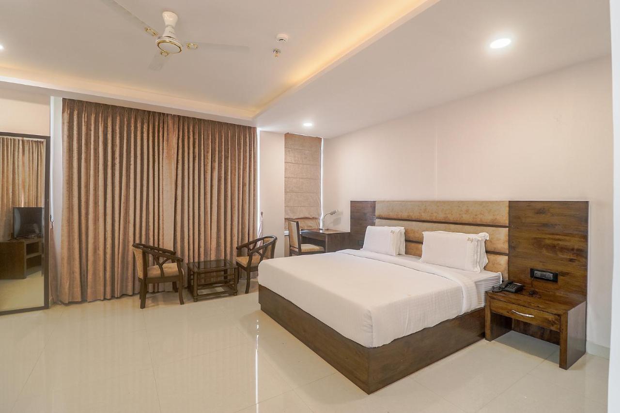 Fabhotel Mid Town Grand פנצ'קולה מראה חיצוני תמונה